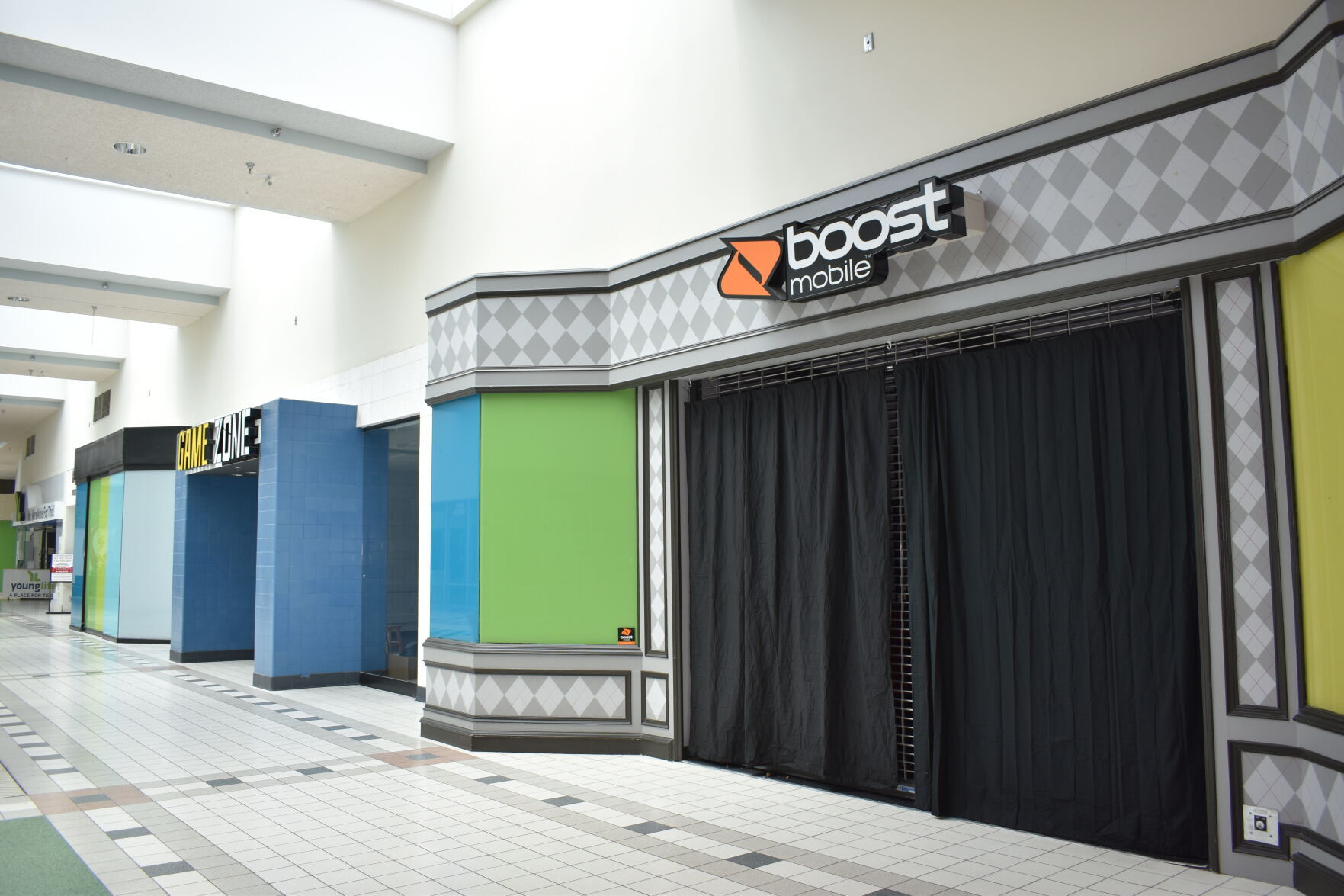 Mall empty stores